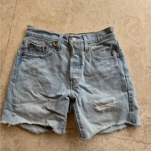 LEVI Jean shorts